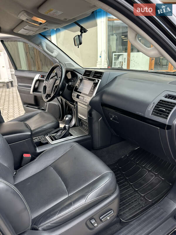 Внедорожник / Кроссовер Toyota Land Cruiser Prado 2019 в Черновцах