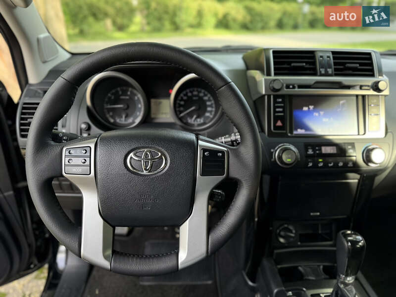 Позашляховик / Кросовер Toyota Land Cruiser Prado 2017 в Києві