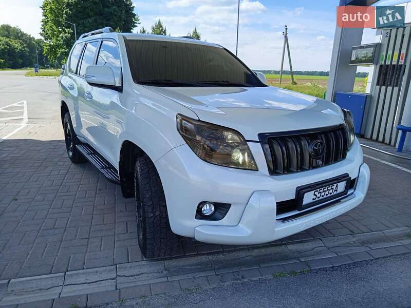 Внедорожник / Кроссовер Toyota Land Cruiser Prado 2011 в Мене