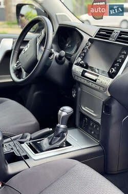 Внедорожник / Кроссовер Toyota Land Cruiser Prado 2023 в 