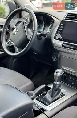 Внедорожник / Кроссовер Toyota Land Cruiser Prado 2023 в 