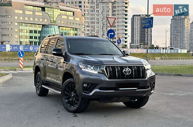 Внедорожник / Кроссовер Toyota Land Cruiser Prado 2022 в 