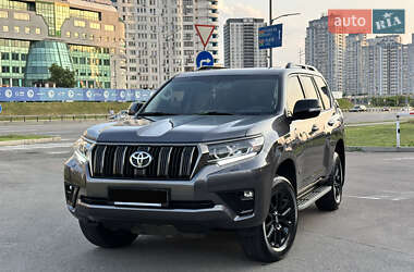 Внедорожник / Кроссовер Toyota Land Cruiser Prado 2022 в 