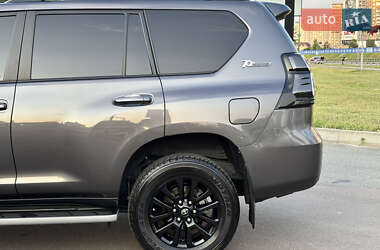 Внедорожник / Кроссовер Toyota Land Cruiser Prado 2022 в 