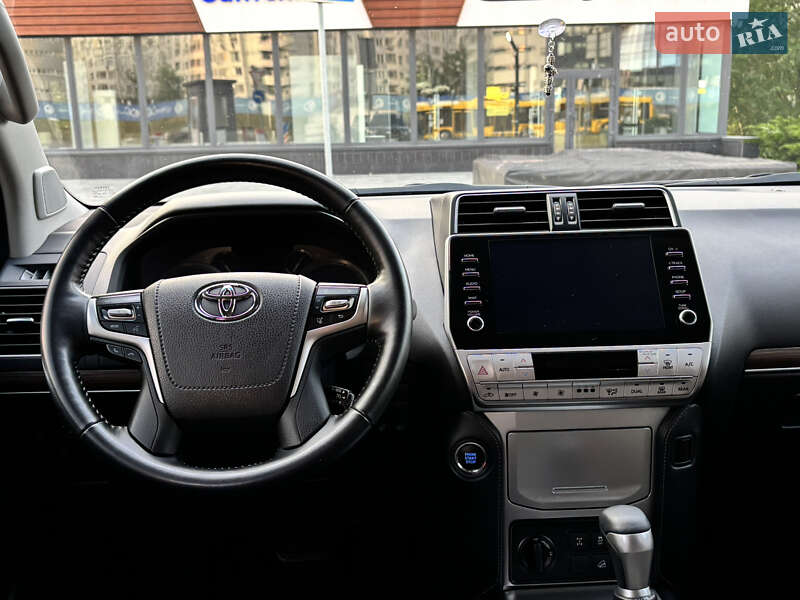 Внедорожник / Кроссовер Toyota Land Cruiser Prado 2022 в Киеве