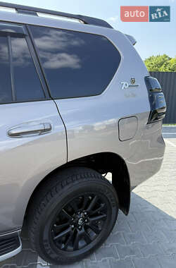 Внедорожник / Кроссовер Toyota Land Cruiser Prado 2021 в 