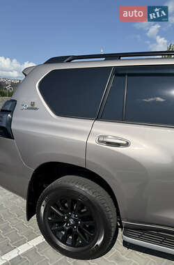 Внедорожник / Кроссовер Toyota Land Cruiser Prado 2021 в 
