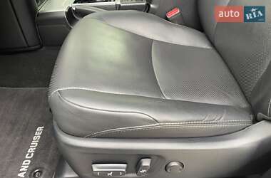 Внедорожник / Кроссовер Toyota Land Cruiser Prado 2020 в 