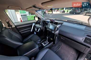 Внедорожник / Кроссовер Toyota Land Cruiser Prado 2017 в 