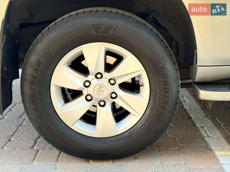 Внедорожник / Кроссовер Toyota Land Cruiser Prado 2019 в Киеве