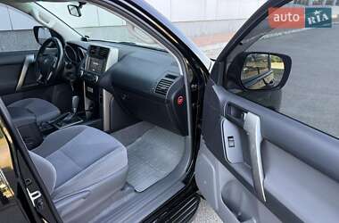 Позашляховик / Кросовер Toyota Land Cruiser Prado 2013 в 
