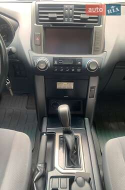Позашляховик / Кросовер Toyota Land Cruiser Prado 2013 в 