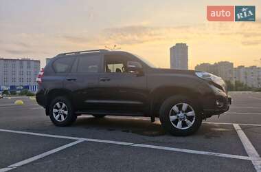 Позашляховик / Кросовер Toyota Land Cruiser Prado 2014 в 