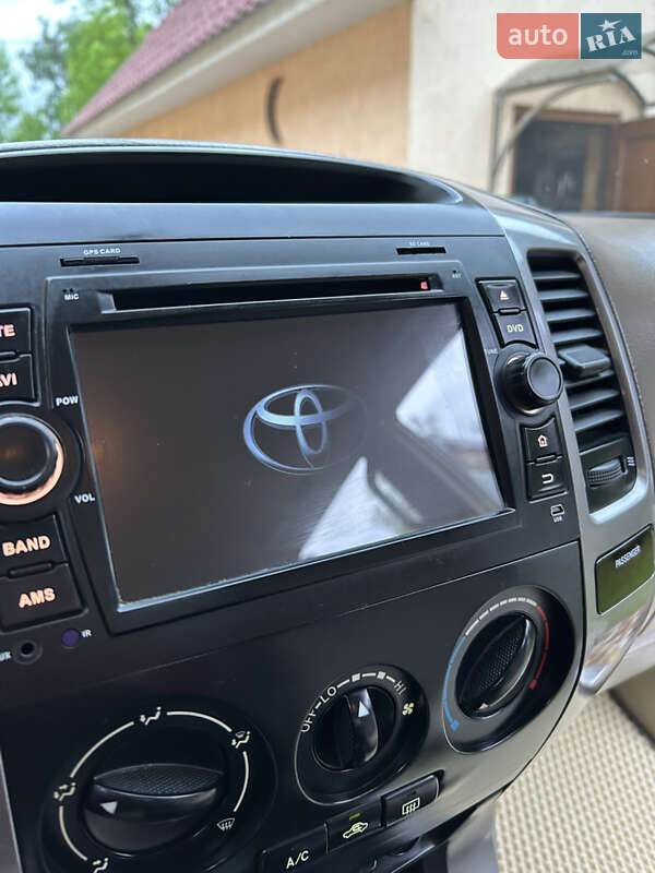 Позашляховик / Кросовер Toyota Land Cruiser Prado 2004 в Іршаві