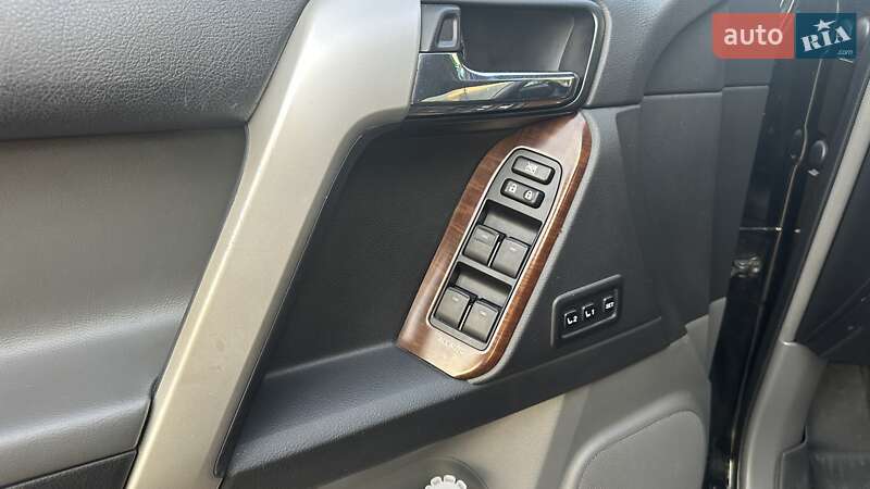 Позашляховик / Кросовер Toyota Land Cruiser Prado 2013 в Києві
