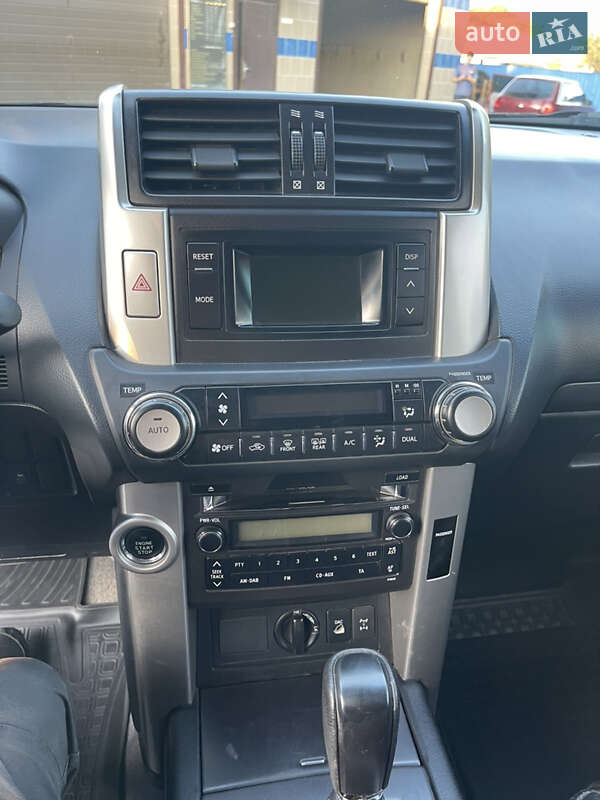 Внедорожник / Кроссовер Toyota Land Cruiser Prado 2010 в Згуровке