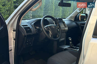 Внедорожник / Кроссовер Toyota Land Cruiser Prado 2020 в 