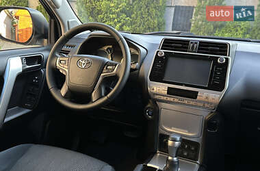Внедорожник / Кроссовер Toyota Land Cruiser Prado 2020 в 