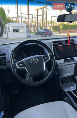 Внедорожник / Кроссовер Toyota Land Cruiser Prado 2022 в 