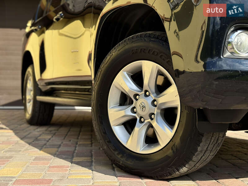 Позашляховик / Кросовер Toyota Land Cruiser Prado 2012 в Києві