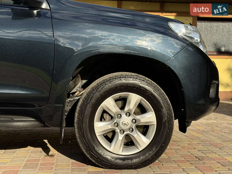 Позашляховик / Кросовер Toyota Land Cruiser Prado 2012 в Києві