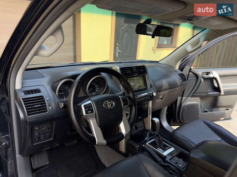 Позашляховик / Кросовер Toyota Land Cruiser Prado 2012 в Києві