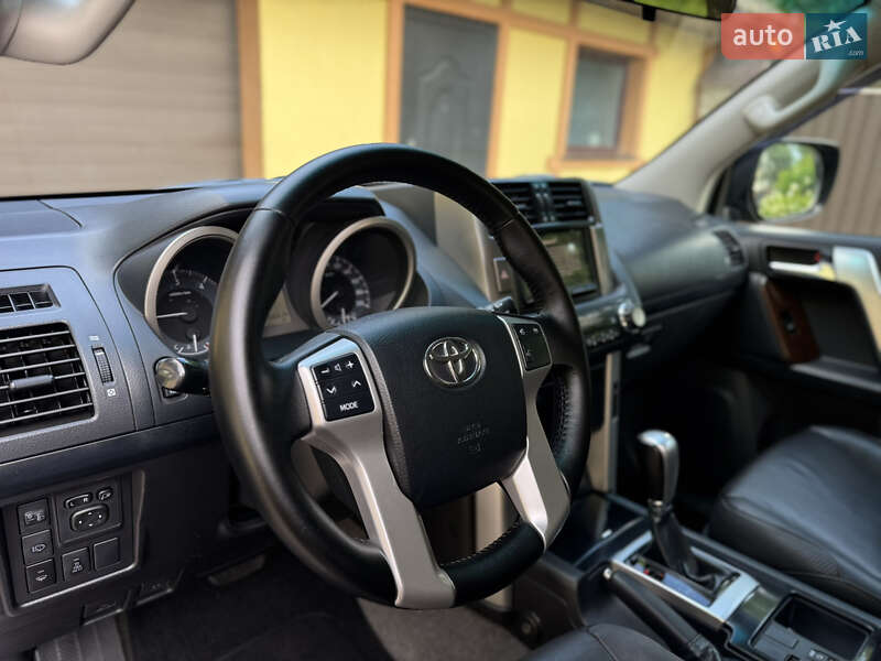 Позашляховик / Кросовер Toyota Land Cruiser Prado 2012 в Києві