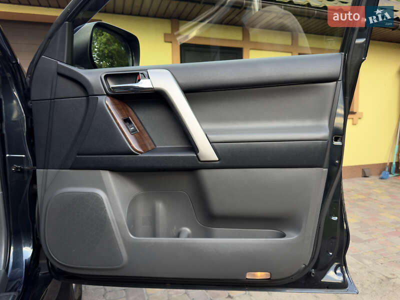 Позашляховик / Кросовер Toyota Land Cruiser Prado 2012 в Києві