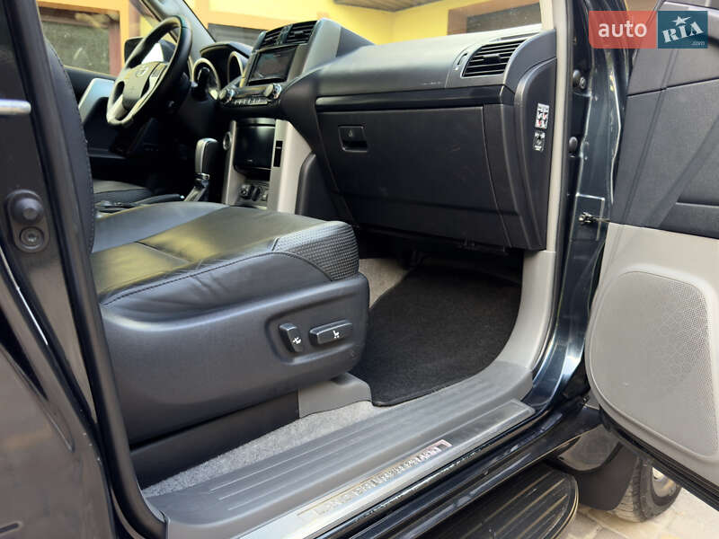 Позашляховик / Кросовер Toyota Land Cruiser Prado 2012 в Києві