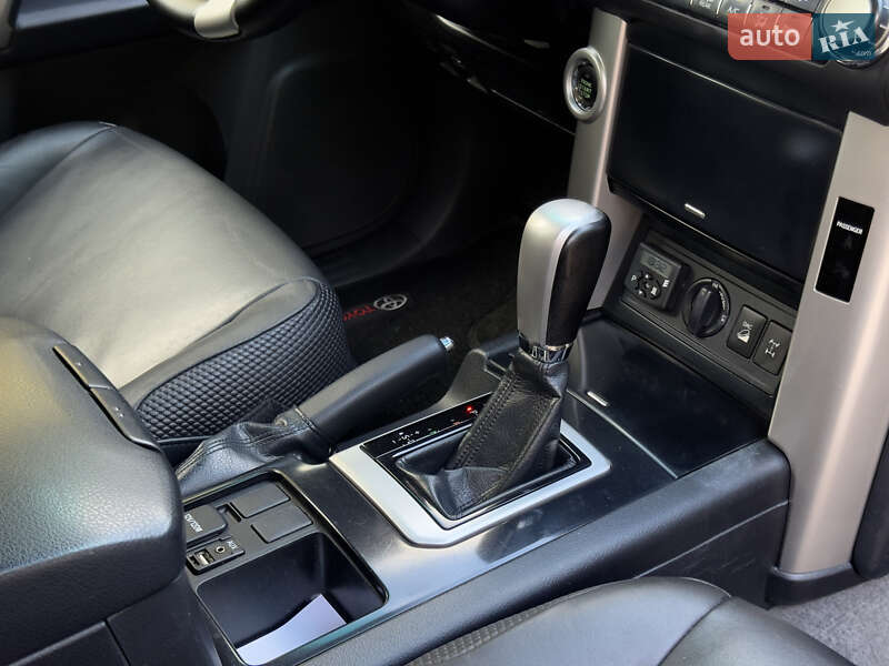 Позашляховик / Кросовер Toyota Land Cruiser Prado 2012 в Києві