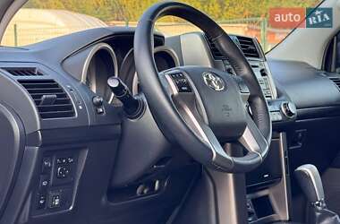 Внедорожник / Кроссовер Toyota Land Cruiser Prado 2011 в 