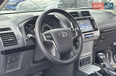 Позашляховик / Кросовер Toyota Land Cruiser Prado 2019 в  фото 15 Позашляховик / Кросовер Toyota Land Cruiser Prado 2019 в
