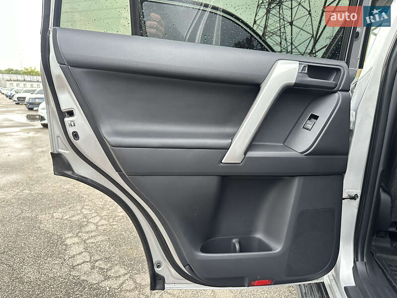 Внедорожник / Кроссовер Toyota Land Cruiser Prado 2019 в Харькове фото 18 Внедорожник / Кроссовер Toyota Land Cruiser Prado 2019 в Харькове