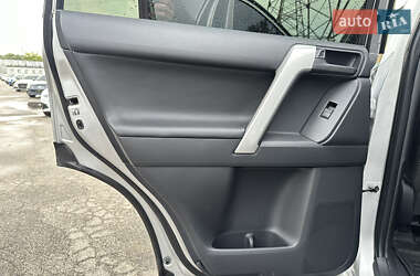 Позашляховик / Кросовер Toyota Land Cruiser Prado 2019 в  фото 18 Позашляховик / Кросовер Toyota Land Cruiser Prado 2019 в