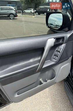 Позашляховик / Кросовер Toyota Land Cruiser Prado 2012 в 