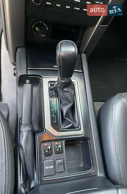 Внедорожник / Кроссовер Toyota Land Cruiser Prado 2011 в 