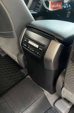 Внедорожник / Кроссовер Toyota Land Cruiser Prado 2011 в 