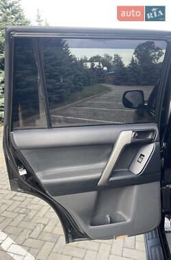 Внедорожник / Кроссовер Toyota Land Cruiser Prado 2011 в 