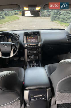 Внедорожник / Кроссовер Toyota Land Cruiser Prado 2011 в 