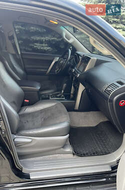 Внедорожник / Кроссовер Toyota Land Cruiser Prado 2011 в 