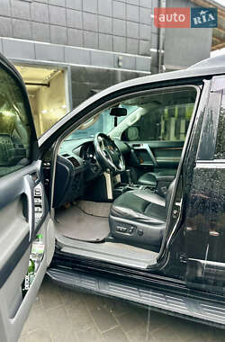 Внедорожник / Кроссовер Toyota Land Cruiser Prado 2010 в 