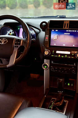 Внедорожник / Кроссовер Toyota Land Cruiser Prado 2010 в 