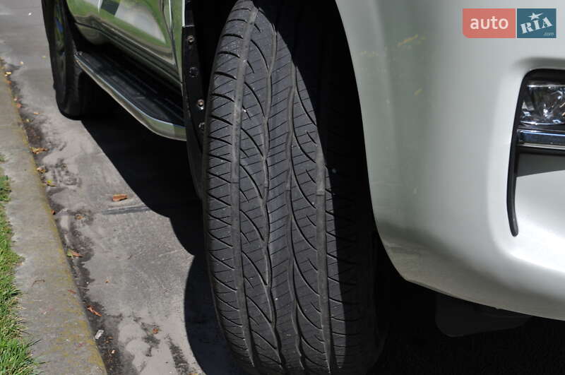 Внедорожник / Кроссовер Toyota Land Cruiser Prado 2019 в Киеве