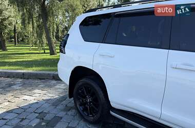 Внедорожник / Кроссовер Toyota Land Cruiser Prado 2021 в 