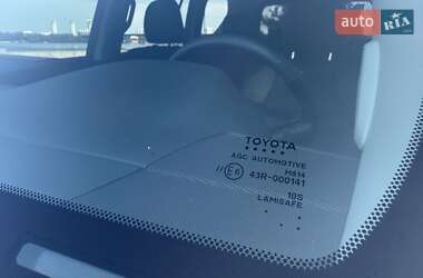 Внедорожник / Кроссовер Toyota Land Cruiser Prado 2021 в 