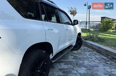 Внедорожник / Кроссовер Toyota Land Cruiser Prado 2021 в 
