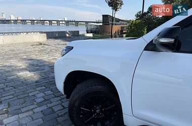 Внедорожник / Кроссовер Toyota Land Cruiser Prado 2021 в 