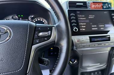 Внедорожник / Кроссовер Toyota Land Cruiser Prado 2021 в 