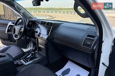 Внедорожник / Кроссовер Toyota Land Cruiser Prado 2021 в 