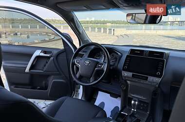 Внедорожник / Кроссовер Toyota Land Cruiser Prado 2021 в 